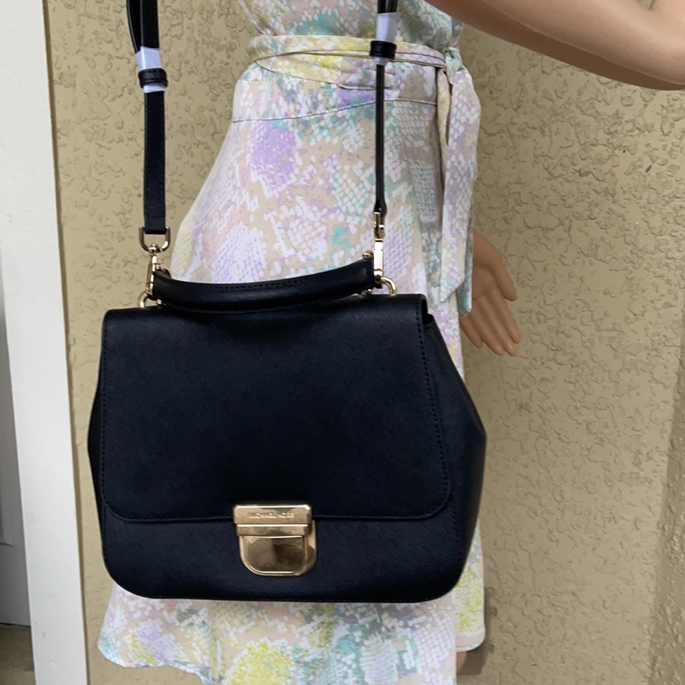 Michael Kors Bridgette MD TH Messenger Black - Picture 14 of 16